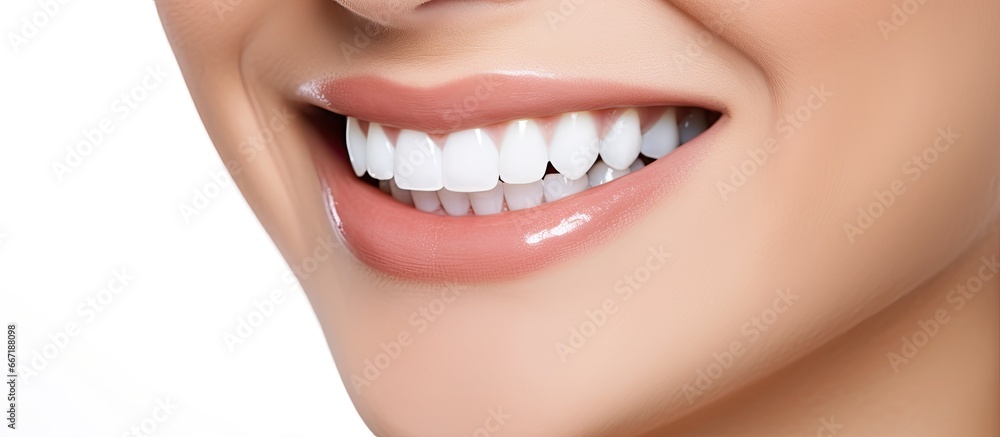 Obraz premium Mirror reflects healthy dental and confident smile