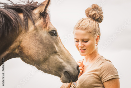 Mädchen mit Pferd © Petra Fischer