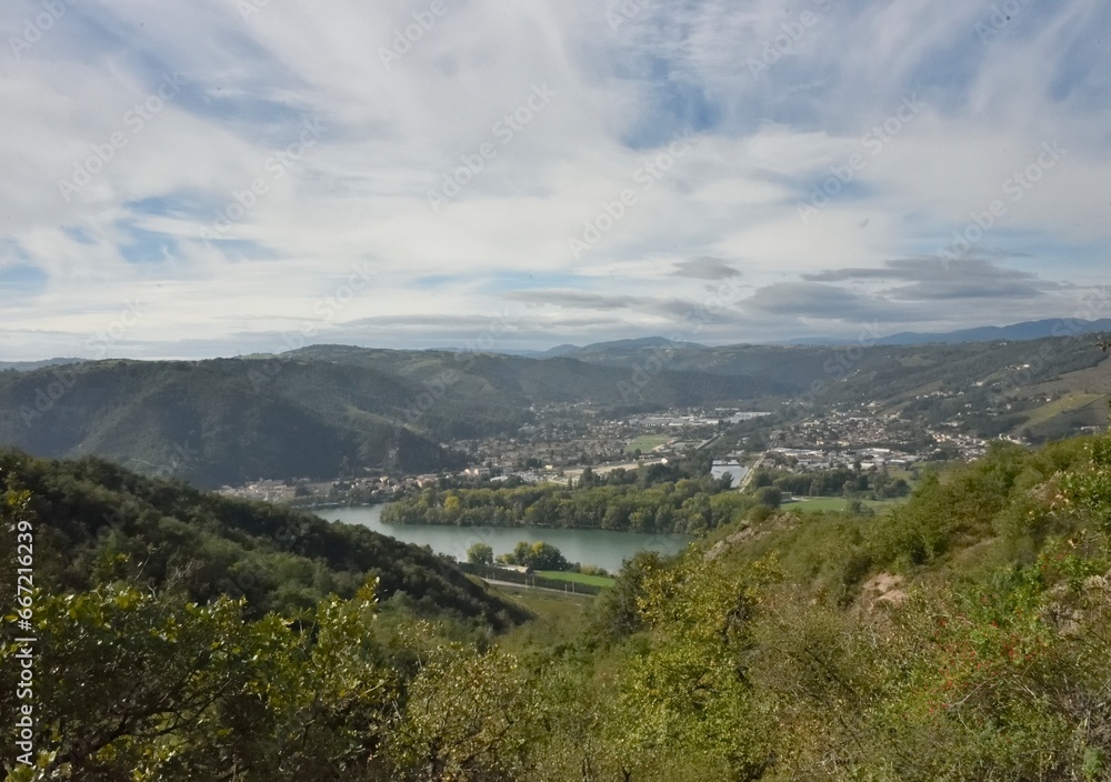 Vue sur le Rhône depuis les hauteurs de Tain-L'hermitage (Drôme)