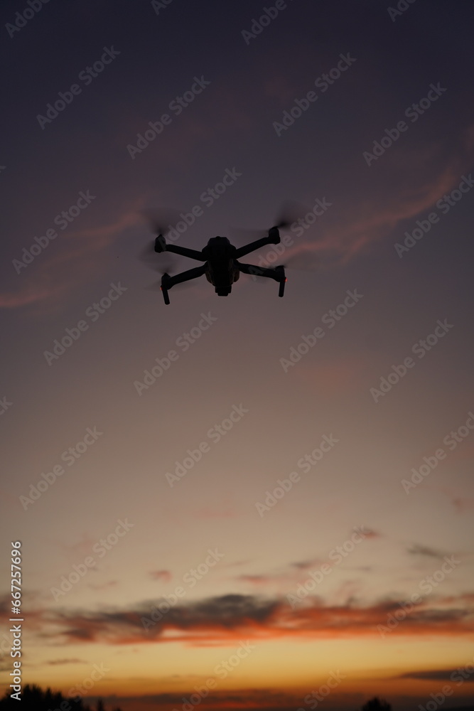 Dron en atardecer Dron en atardecer