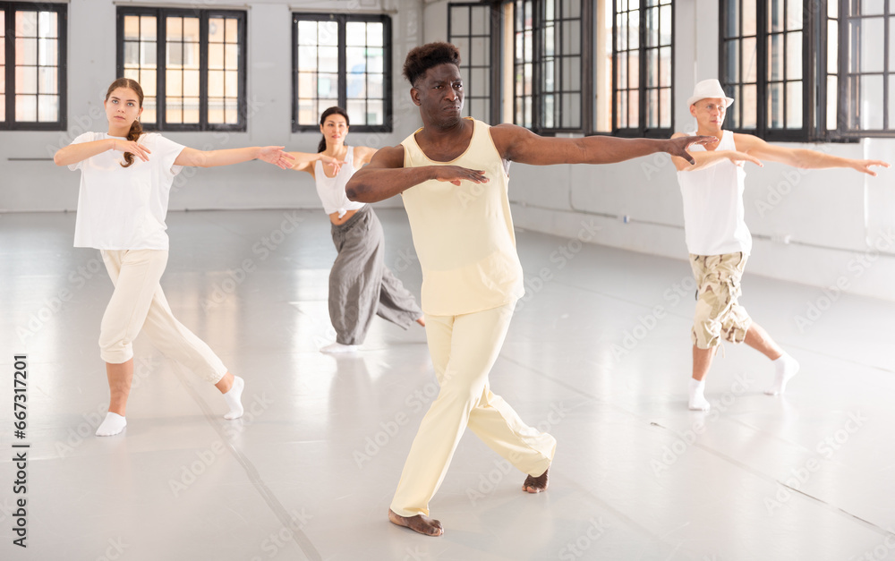 Obraz premium Group of international dancers training before big performance