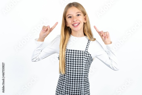 Tablou pe pânză Cheerful Beautifu blonde kid girl demonstrating hairdo