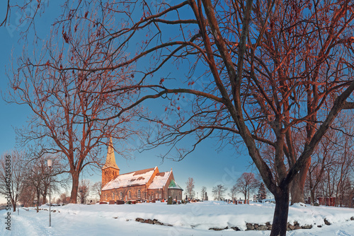 Obraz na płótnie Norwegian countryside church at sunset w salonie