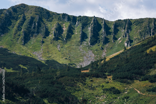 Summer day in the mountains. Mount Shpytsi, Chornohora, Carpathian Mountains © Ванжа Юрий