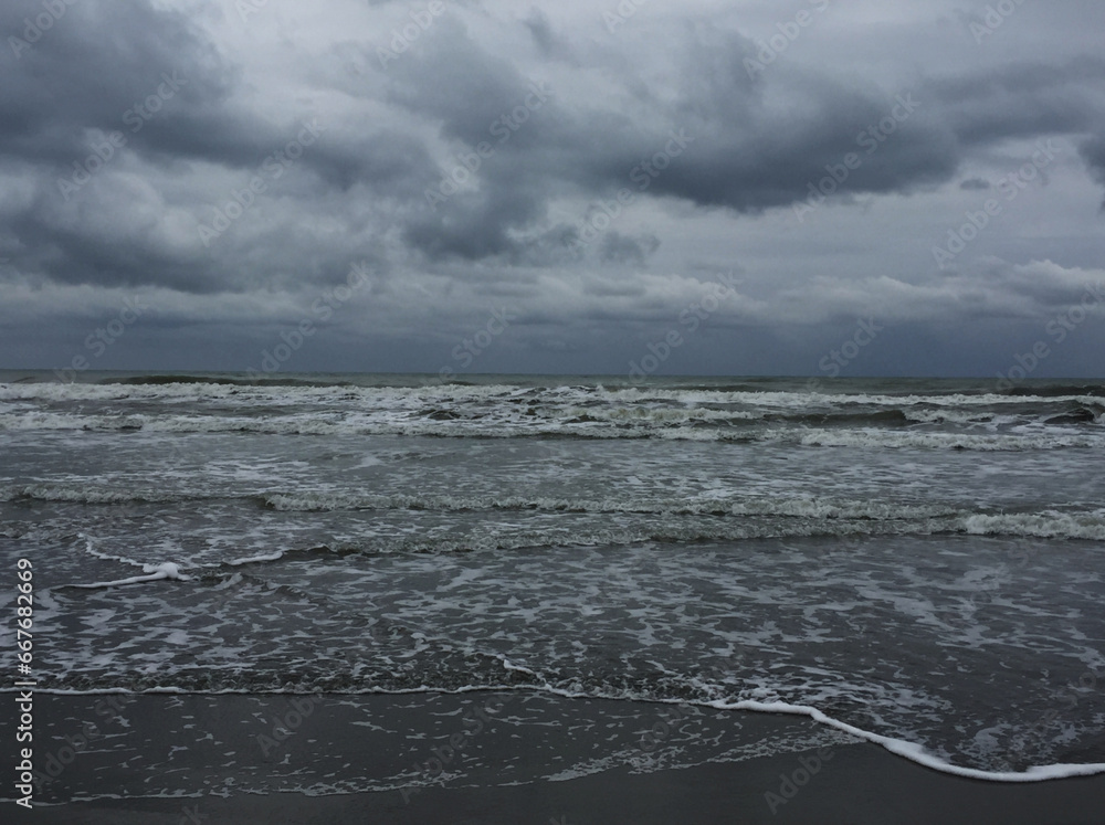 Obraz premium storm clouds over the sea