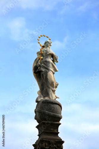 Mariensäule in der Altstadt von Immenstadt im Allgäu. Immenstadt im Allgäu, Oberallgäu, Schwaben, Bayern, Deutschland.