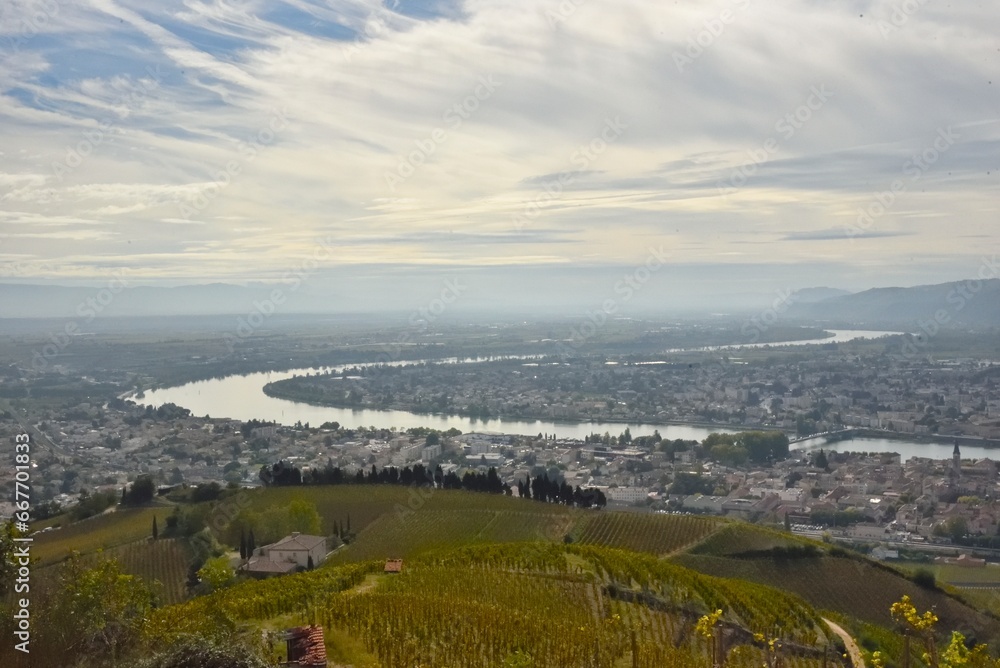 Vue sur la vallée du Rhône depuis les hauteurs de Tain- L'Hermitage (Drôme)