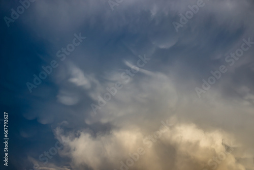 The sky was covered by cumulus and mamatus clouds, blown by the winds.