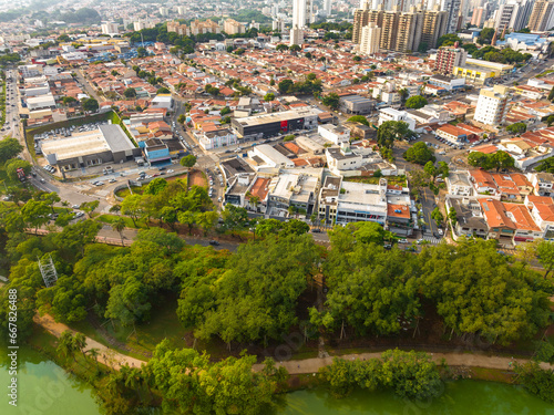 Vista aérea do parque Lagoa do Taquaral em Campinas, São Paulo. 2023,