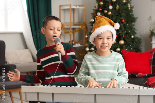 Cute little boys playing sy...