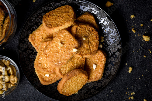 Oatmeal cookies with cashew nuts
