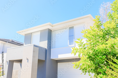 青空と新築物件