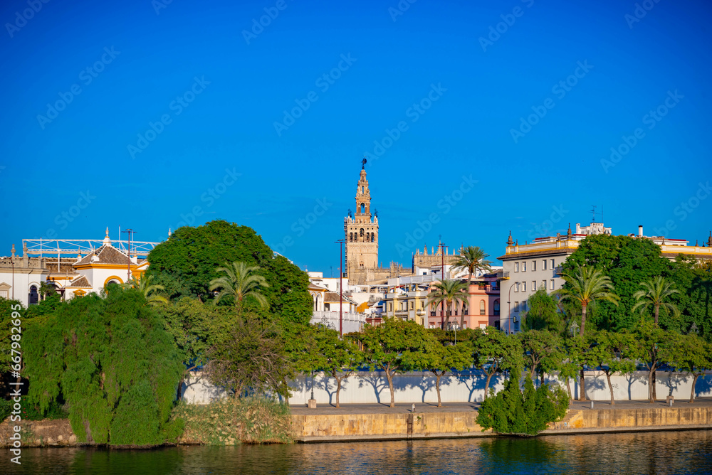 Edificios en el centro de Sevilla nuevo perfil de la ciudad patrimonio  de la humanidad