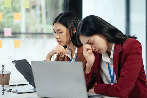 Photos Stress businesswoman is sitting at table, under stress from working