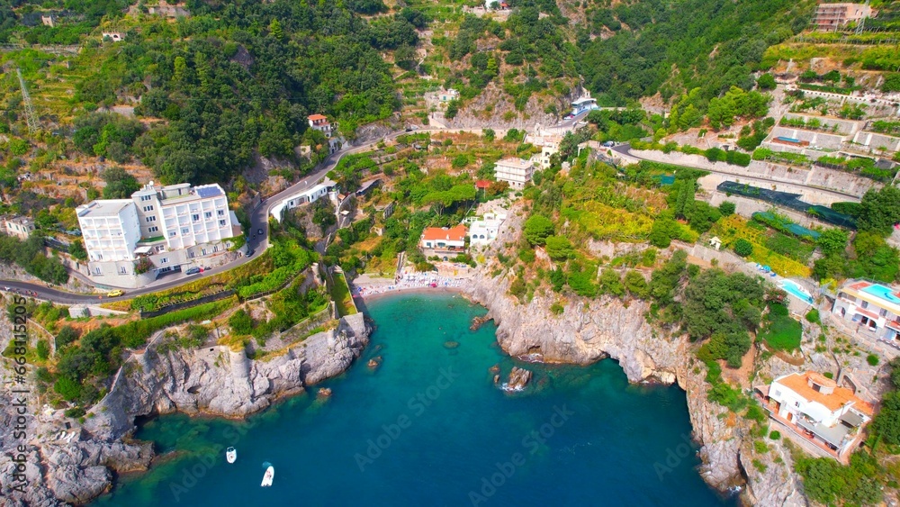 Maiori - Amalfiküste - Luftaufnahme auf die Badebucht „Acquachiara Spiaggia“ 
