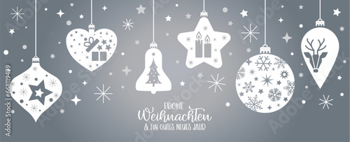 Weihnachtskarte mit Weihnachtskugeln und deutschem Text auf silbernem Hintergrund