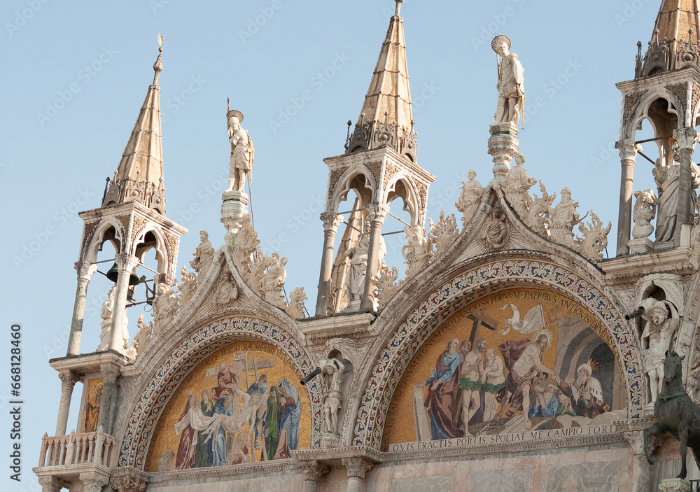 Obraz premium Venice, Italy - October 5, 2023: Facade of St Mark's Basilica, cathedral church of Venice, Italy.
