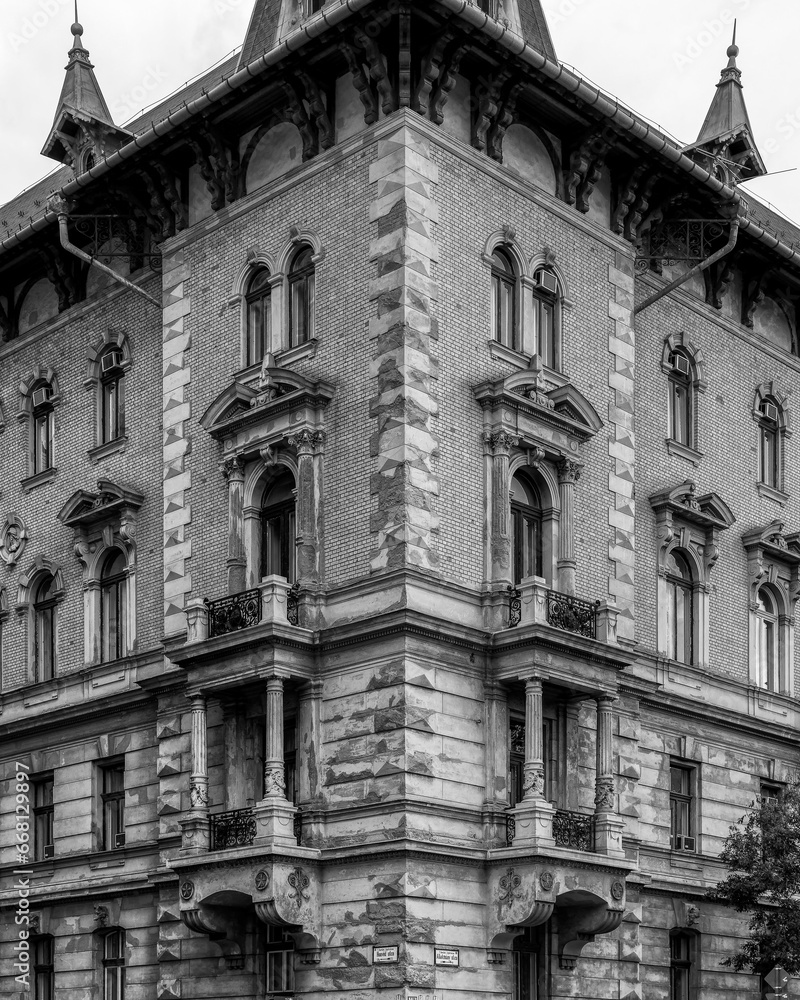 Fototapeta premium Beautiful facade of old building in Budapest