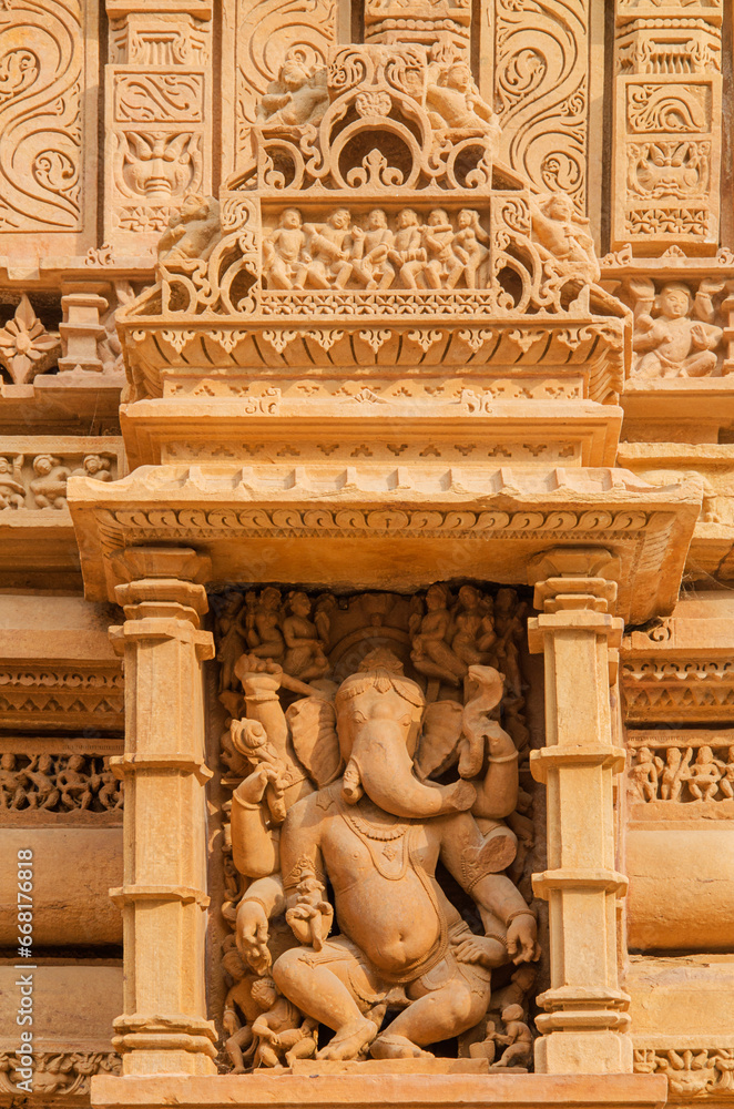 Φωτογραφία Beautiful sculpture of Lord Ganesha on the wall of Laxman Temple, Khajuraho, Madhya Pradesh, India, Asia
