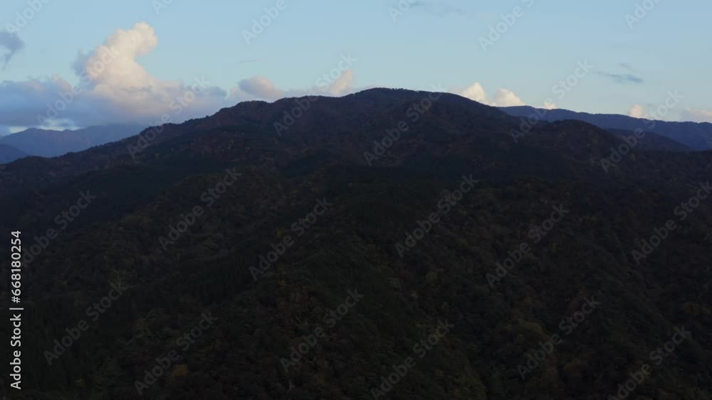 ドローン映像:紅葉が始まった富山の山 ドローン映像:紅葉が始まった富山の山