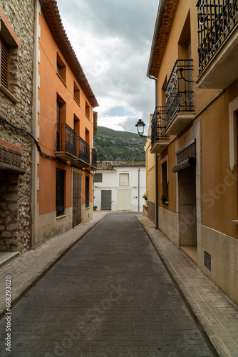 Fototapeta Naklejka Na Ścianę i Meble -  Beautiful empty street in the old town of Catamarruch, Alicante (Spain).