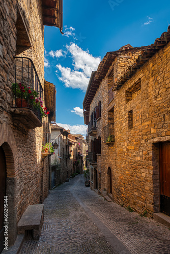 Aínsa is a Pyrenean town in the province of Huesca, in the region of Sobrarbe and the Autonomous Community of Aragon. photo