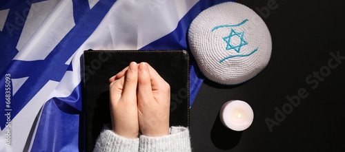 Praying woman with Torah, J...