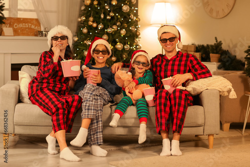 Happy family in 3D glasses ...