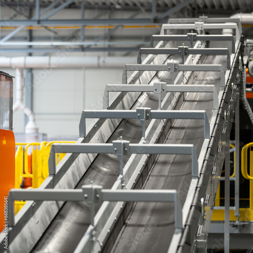 Obraz na płótnie belt conveyor - production line - rubber raw material transporter - conveyor belts - plant interior w salonie