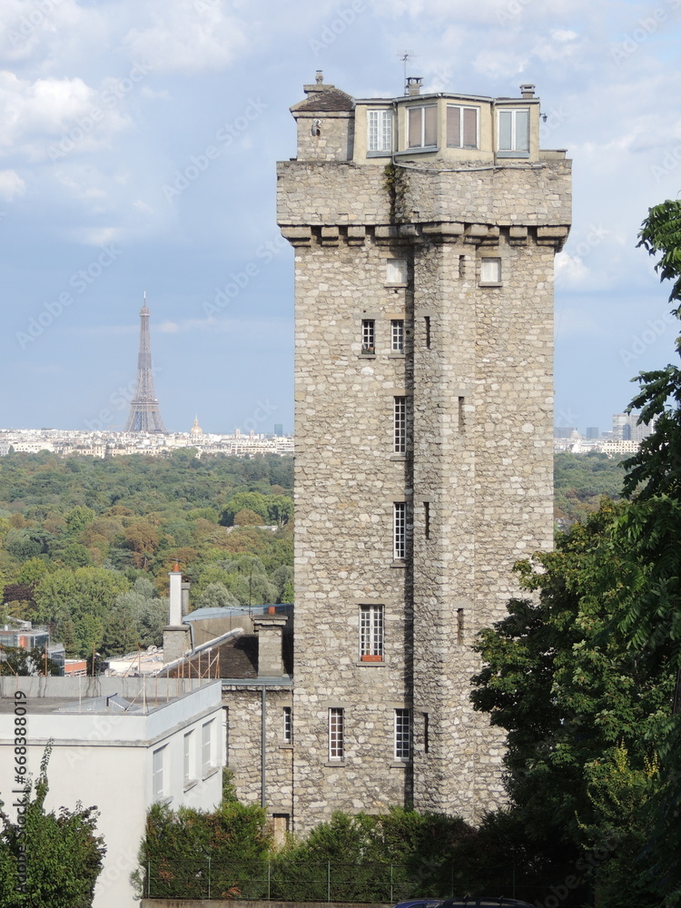 Old tower in the Paris region - Suresnes - Île-de-France