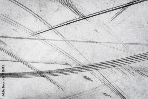 Vehicle traces on road