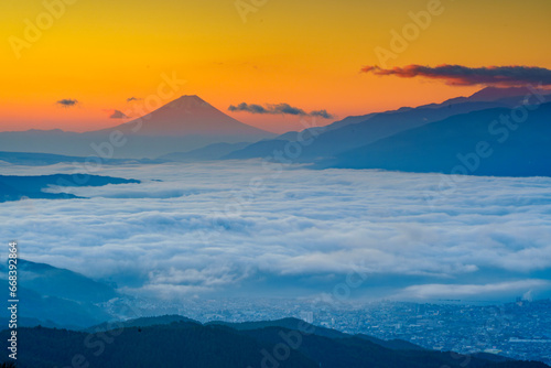 高ボッチ高原の雲海と富士山