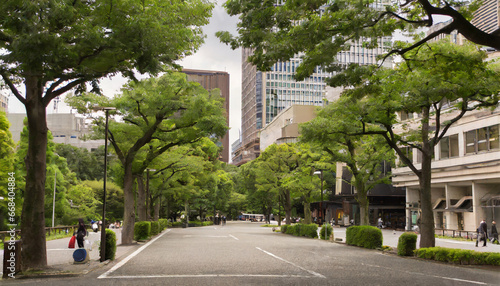 street and eateries in tokyo