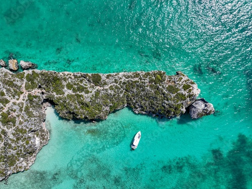 Foto Aerial Majesty: Split Rock, Turks and Caicos, Providenciales.