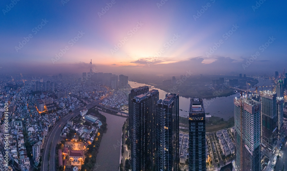 Obraz premium Sunrise in Saigon, Ho Chi Minh city, Vietnam