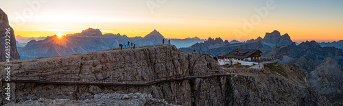 Sonnenaufgang am Rifugio Lagazuoi