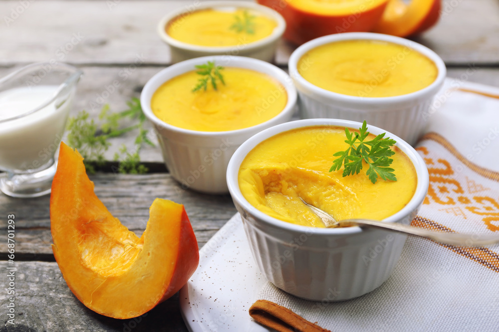 Dietetic food. Four servings of pumkin flan Dietetic food. Four servings of pumkin flan