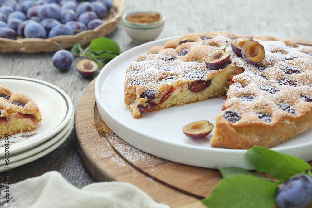 Homemade plum pie, powdered sugar dressing. New York Times recipe plum cake Homemade plum pie, powdered sugar dressing. New York Times recipe plum cake