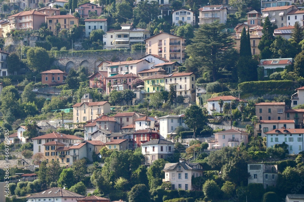 Naklejka premium Maison lac de Côme