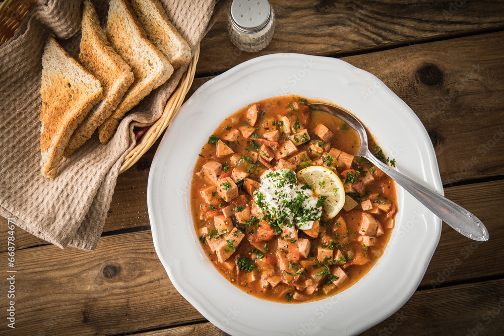 Ost Deutsche DDR GDR Soljanka Eintopf Suppe mit Jagdwurst, Saure Gurken ... Ost Deutsche DDR GDR Soljanka Eintopf Suppe mit Jagdwurst, Saure Gurken ...