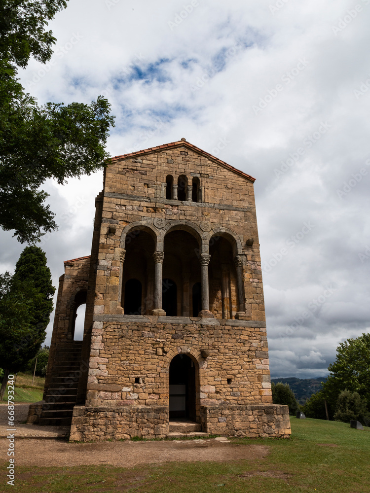 Santa María del Naranco, Asturias (España) Santa María del Naranco, Asturias (España)