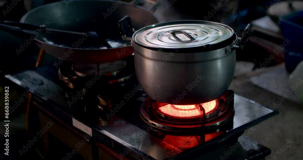 The gas stove was turned on for a while, causing it to overheat until