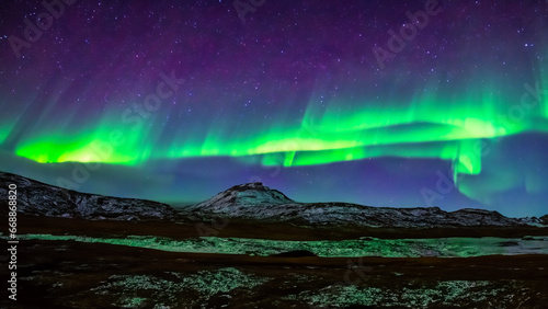 Polarlichter   ber den Bergen  Ein himmlisches Kunstwerk