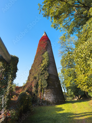 Obraz na płótnie Spitzbunker (Winkelturm, Luftschutzturm, Hochbunker), an air raid shelter built in 1939 in Neunkirchen, Saarland, Germany w salonie