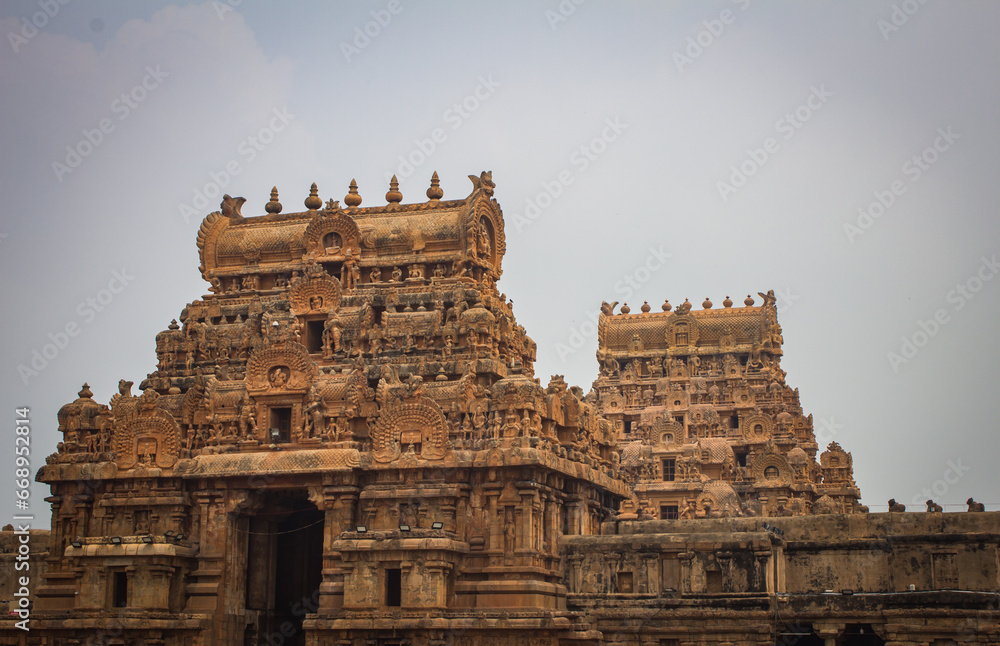 Fototapeta premium Temple tower of Thanjavur Big Temple(also referred as the Thanjai Periya Kovil in tamil language), It is one of the largest Hindu temples and an exemplar of Tamil architecture.