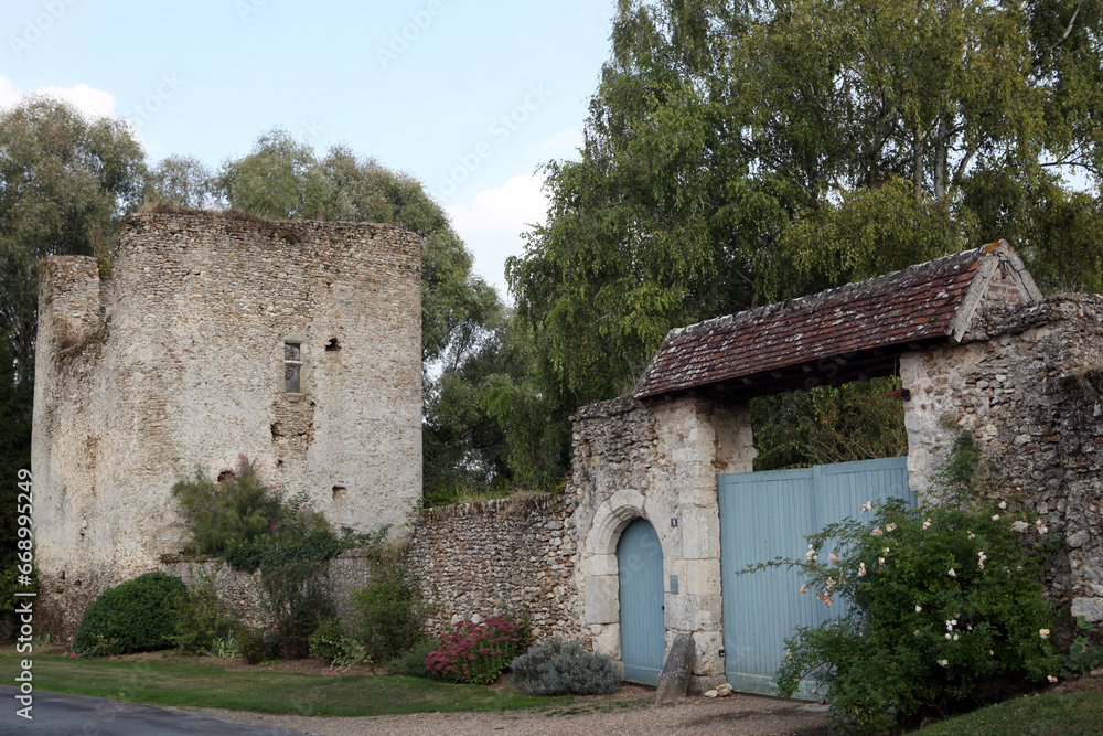 Gate of a countryside property - village in Eure et Loire - Bleury - Saint Symphorien and Gallardon - France