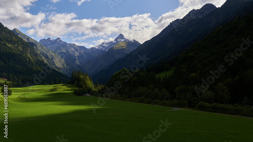 Herbstlich gefärbte Berglandschaft in den Allgäuer Alpen photo