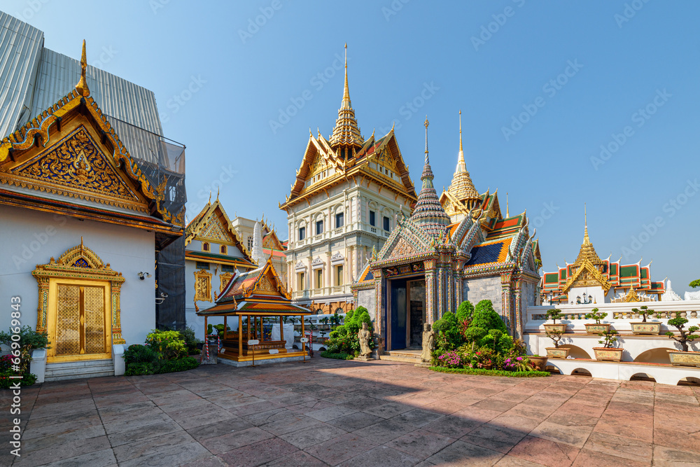 Fototapeta premium Awesome view of the Grand Palace in Bangkok, Thailand
