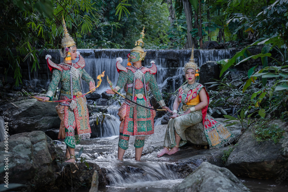 Khon is the art of classical traditional Thai dance in the mask culture of Thailand. Beautiful dancing in the Mask Literature Performance is a Ramayana epic. Khon is the art of classical traditional Thai dance in the mask culture of Thailand. Beautiful dancing in the Mask Literature Performance is a Ramayana epic.