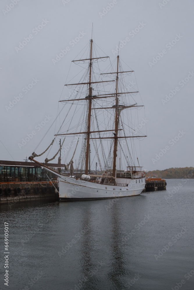 Fototapeta premium Sailboat in Oslo Harbour